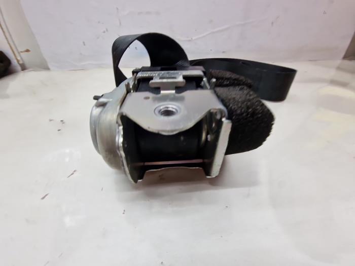 Veiligheidsgordel links-achter van een Ford EcoSport (JK8) 1.0 EcoBoost 12V 125 2022