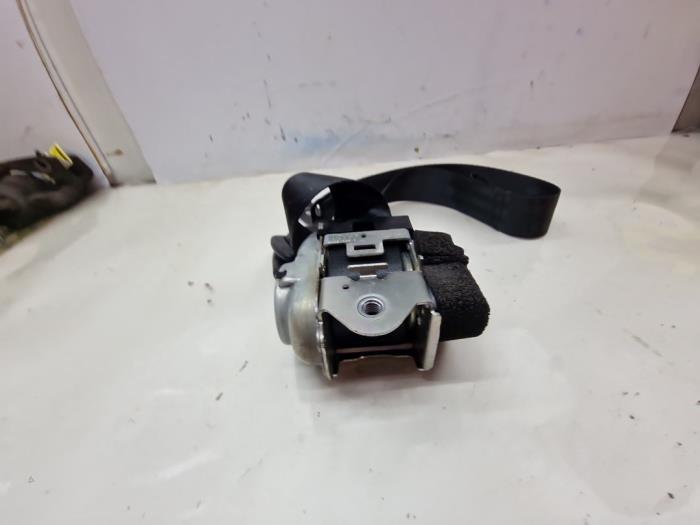 Veiligheidsgordel links-achter van een Ford EcoSport (JK8) 1.0 EcoBoost 12V 125 2022