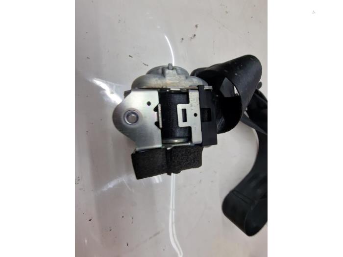 Veiligheidsgordel links-achter van een Ford EcoSport (JK8) 1.0 EcoBoost 12V 125 2022