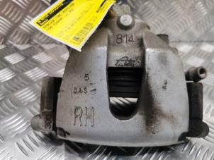 Gebruikte Remklauw (Tang) rechts-voor Ford EcoSport (JK8) 1.0 EcoBoost 12V 125 Prijs € 60,00 Margeregeling aangeboden door de Nollen autorecycling