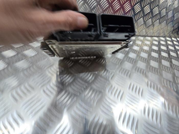 Computer Motormanagement van een Ford EcoSport (JK8) 1.0 EcoBoost 12V 125 2022