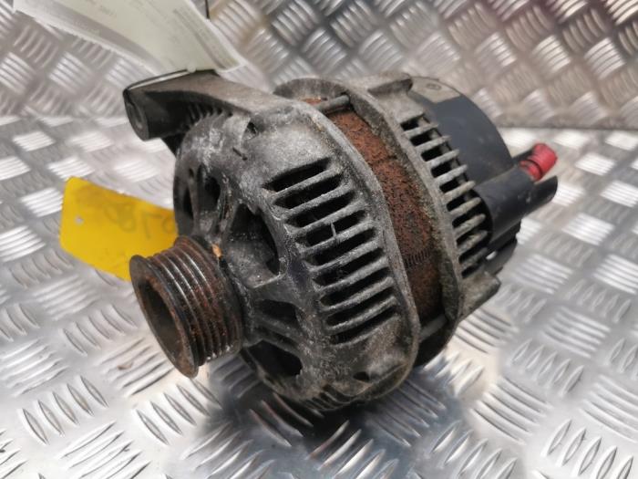 Dynamo van een BMW 3 serie (E46/4) 330d 24V 2001