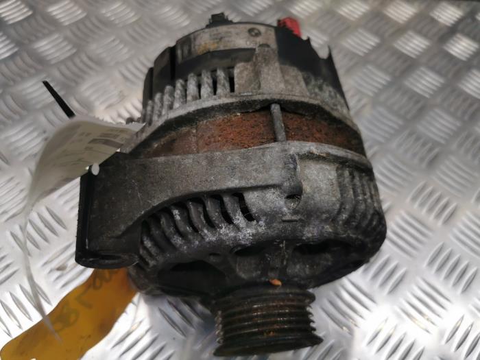Dynamo van een BMW 3 serie (E46/4) 330d 24V 2001
