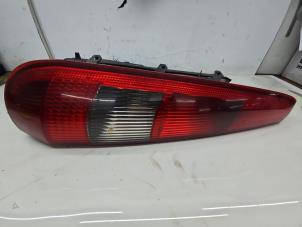 Gebruikte Achterlicht links Ford Fiesta 5 (JD/JH) 1.4 TDCi Prijs € 30,00 Margeregeling aangeboden door de Nollen autorecycling