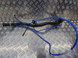 Gebruikte Vulpijp Brandstoftank BMW 2 serie Active Tourer (F45) 220i 2.0 TwinPower Turbo 16V Prijs € 75,00 Margeregeling aangeboden door de Nollen autorecycling