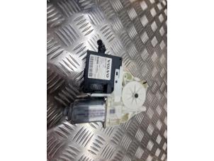 Gebruikte Raammotor Portier Volvo V50 (MW) 2.4 20V Prijs € 30,00 Margeregeling aangeboden door de Nollen autorecycling