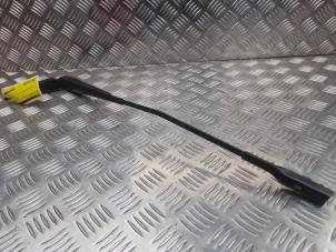 Gebruikte Ruitenwisserarm voor Skoda Octavia Combi (5EAC) 2.0 TSI RS 245 16V Prijs € 20,00 Margeregeling aangeboden door de Nollen autorecycling