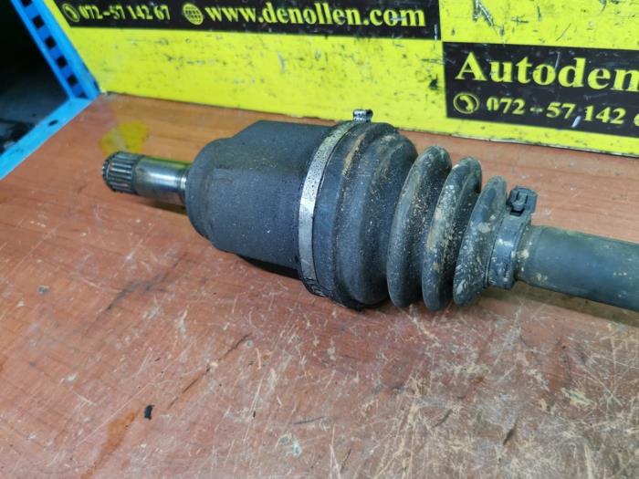 Aandrijfas links-voor van een Fiat Fiorino (225) 1.3 JTD 16V Multijet 2008