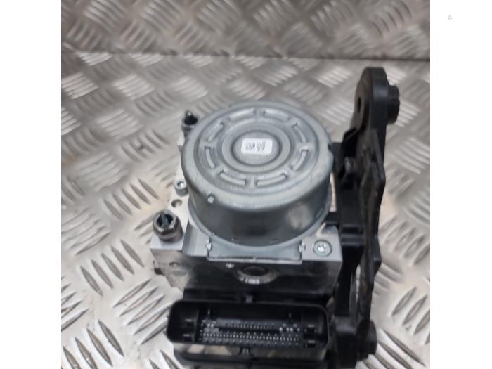 ABS Pomp van een Audi A3 Sportback (8VA/8VF) 1.5 30 g-tron 16V 2020