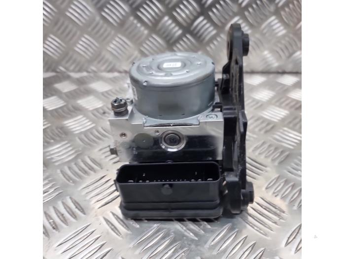 ABS Pomp van een Audi A3 Sportback (8VA/8VF) 1.5 30 g-tron 16V 2020
