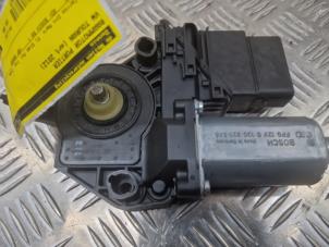 Gebruikte Motor electrisch raam Volkswagen Touran (1T3) 1.2 TSI Prijs € 35,00 Margeregeling aangeboden door de Nollen autorecycling