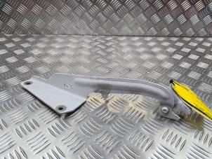 Gebruikte Motorkap Scharnier Renault Kangoo Express (FW) 1.5 dCi 90 FAP Prijs € 25,00 Margeregeling aangeboden door de Nollen autorecycling