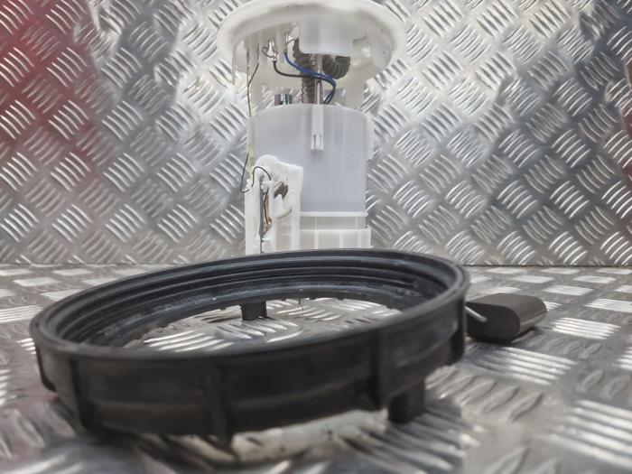 Brandstofpomp Elektrisch van een Peugeot 208 I (CA/CC/CK/CL) 1.2 Vti 12V PureTech 82 2018