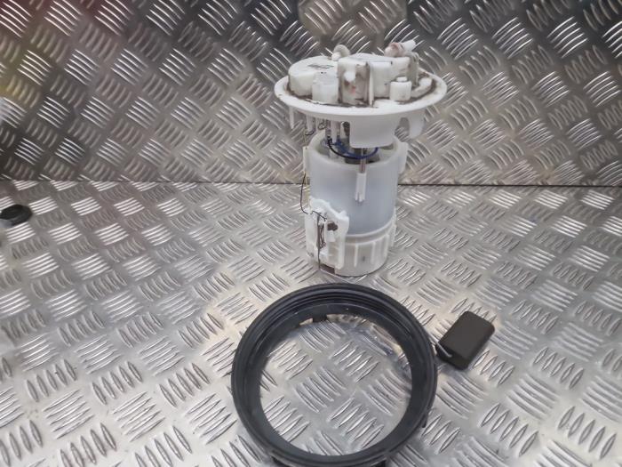 Brandstofpomp Elektrisch van een Peugeot 208 I (CA/CC/CK/CL) 1.2 Vti 12V PureTech 82 2018