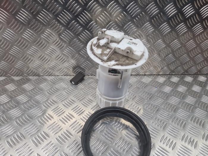 Brandstofpomp Elektrisch van een Peugeot 208 I (CA/CC/CK/CL) 1.2 Vti 12V PureTech 82 2018