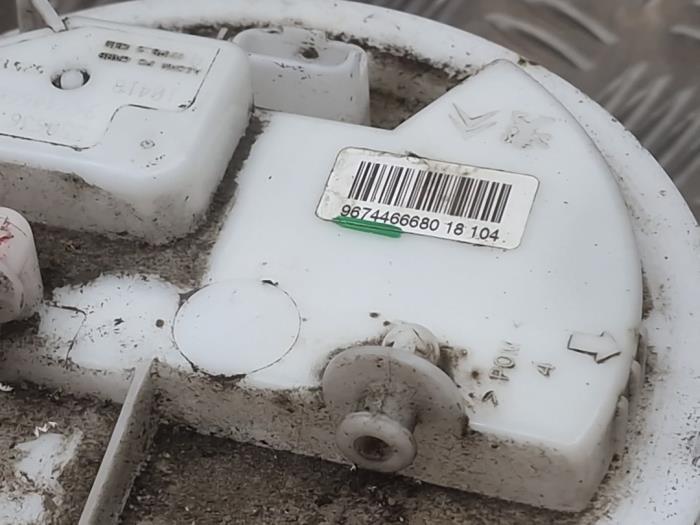 Brandstofpomp Elektrisch van een Peugeot 208 I (CA/CC/CK/CL) 1.2 Vti 12V PureTech 82 2018