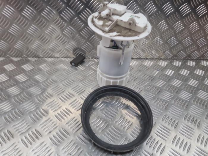 Brandstofpomp Elektrisch van een Peugeot 208 I (CA/CC/CK/CL) 1.2 Vti 12V PureTech 82 2018