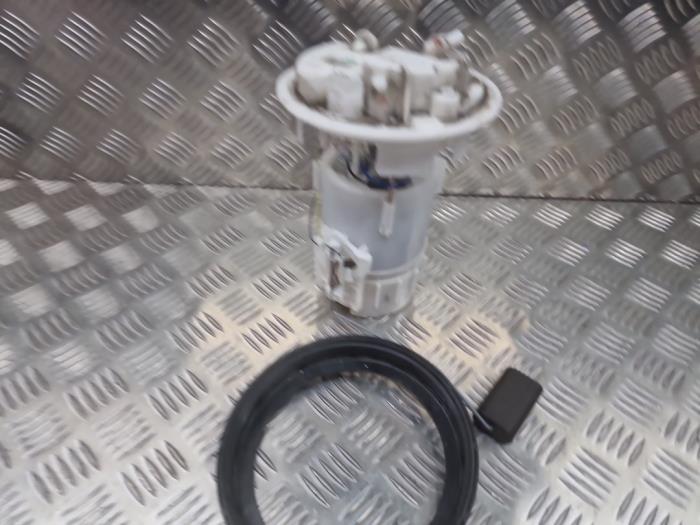 Brandstofpomp Elektrisch van een Peugeot 208 I (CA/CC/CK/CL) 1.2 Vti 12V PureTech 82 2018