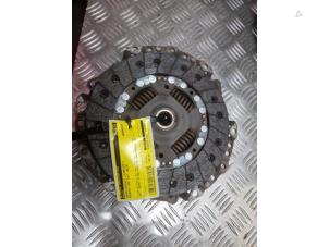 Gebruikte Koppelingsset (compleet) Peugeot 208 I (CA/CC/CK/CL) 1.2 Vti 12V PureTech 82 Prijs € 100,00 Margeregeling aangeboden door de Nollen autorecycling