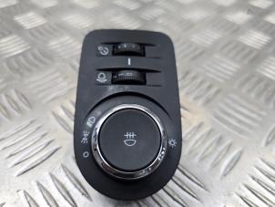 Gebruikte Licht Schakelaar Opel Corsa D 1.6i OPC 16V Turbo Prijs € 30,00 Margeregeling aangeboden door de Nollen autorecycling