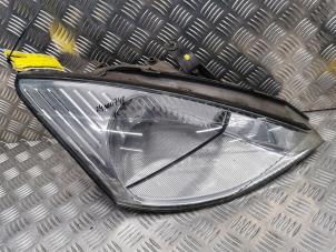 Gebruikte Koplamp rechts Ford Focus 1 Wagon 1.6 16V Prijs € 30,00 Margeregeling aangeboden door de Nollen autorecycling