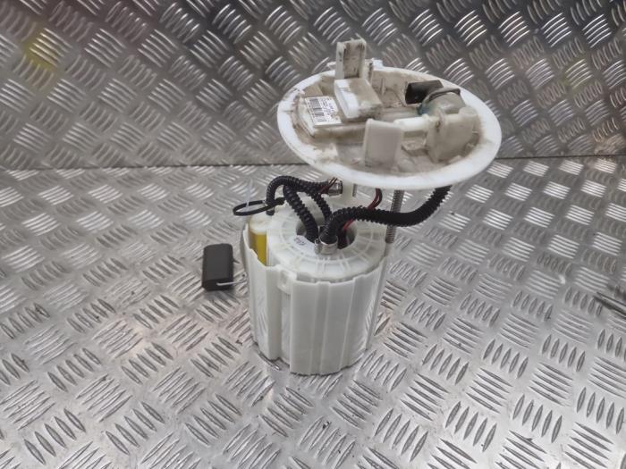 Gebruikte Tank element Pomp Mercedes GLA (156.9) 1.6 180 16V Prijs op aanvraag aangeboden door autodemontage denollen