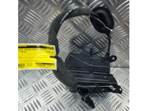 Gebruikte Slotmechaniek Portier 4Deurs rechts-achter Renault Twingo III (AH) 1.0 SCe 70 12V Prijs € 40,00 Margeregeling aangeboden door de Nollen autorecycling