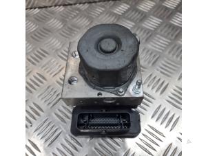 Gebruikte ABS Pomp Renault Twingo III (AH) 1.0 SCe 70 12V Prijs € 125,00 Margeregeling aangeboden door de Nollen autorecycling