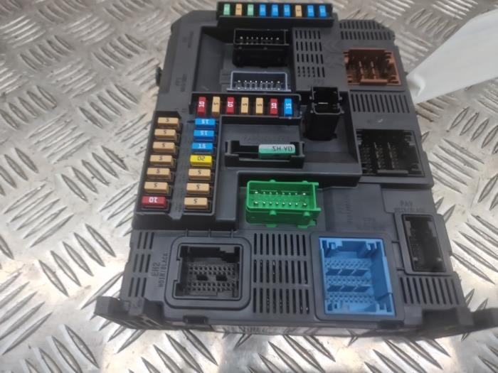 Computer Body Control van een Citroën C4 Cactus (0B/0P) 1.2 PureTech 82 12V 2017