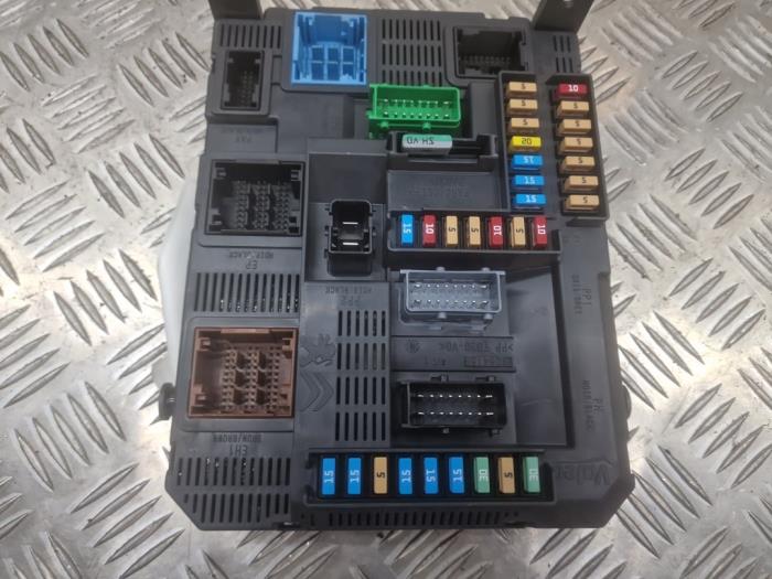 Computer Body Control van een Citroën C4 Cactus (0B/0P) 1.2 PureTech 82 12V 2017