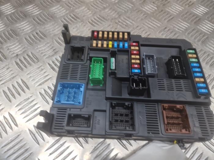 Computer Body Control van een Citroën C4 Cactus (0B/0P) 1.2 PureTech 82 12V 2017