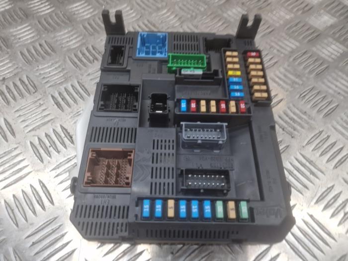 Computer Body Control van een Citroën C4 Cactus (0B/0P) 1.2 PureTech 82 12V 2017