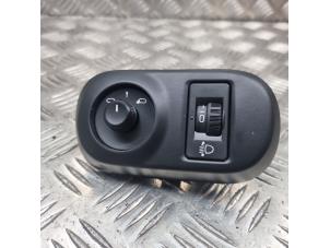 Gebruikte Spiegel Schakelaar Citroen C4 Cactus (0B/0P) 1.2 PureTech 82 12V Prijs € 30,00 Margeregeling aangeboden door de Nollen autorecycling