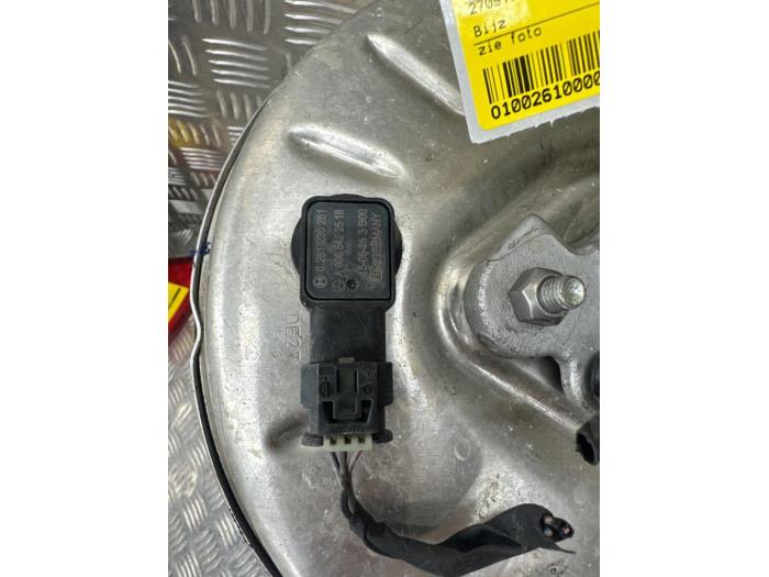 Rembekrachtiger van een Mercedes-Benz GLA (156.9) 1.6 180 16V 2015