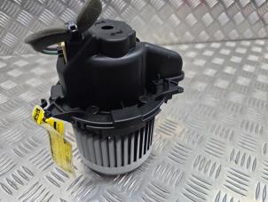 Gebruikte Chaufage Ventilatiemotor Dacia Sandero II 0.9 TCE 12V Prijs € 45,00 Margeregeling aangeboden door de Nollen autorecycling