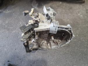 Gebruikte Versnellingsbak Citroen C4 Cactus (0B/0P) 1.2 PureTech 82 12V Prijs € 250,00 Margeregeling aangeboden door de Nollen autorecycling