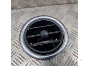 Gebruikte Luchtrooster Dashboard Mercedes Vito (447.6) 2.2 114 CDI 16V Prijs € 25,00 Margeregeling aangeboden door de Nollen autorecycling