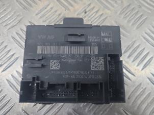 Gebruikte Centrale Deurvergrendelings Module Volkswagen Golf VII (AUA) 1.6 TDI 16V Prijs € 24,95 Margeregeling aangeboden door de Nollen autorecycling