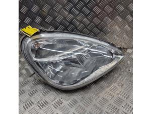 Gebruikte Koplamp rechts Mercedes A (W168) 1.6 A-160 Prijs € 30,00 Margeregeling aangeboden door de Nollen autorecycling