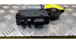 Gebruikte Motor electrisch raam Peugeot 307 CC (3B) 2.0 16V Prijs € 140,00 Margeregeling aangeboden door de Nollen autorecycling