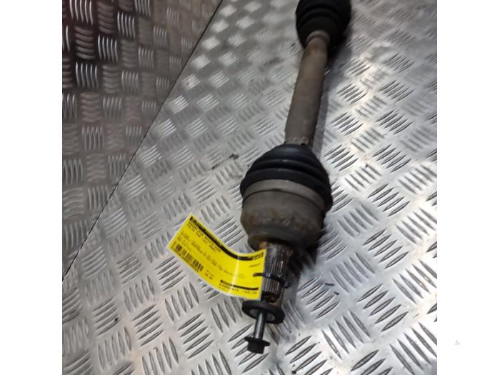 Gebruikte Aandrijfas rechts-voor Volvo S40 (MS) 1.8 16V Prijs € 50,00 Margeregeling aangeboden door autodemontage denollen