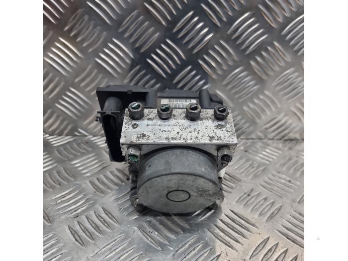 Gebruikte ABS Pomp Renault Clio III (BR/CR) 1.4 16V Prijs € 62,00 Margeregeling aangeboden door autodemontage denollen
