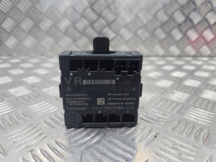 Centrale Deurvergrendelings Module van een Mercedes-Benz Vito (447.6) 1.6 109 CDI 16V 2017