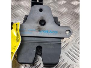 Gebruikte Slotmechaniek Achterklep Volvo V50 (MW) 1.8 16V Flexifuel Prijs € 30,00 Margeregeling aangeboden door de Nollen autorecycling
