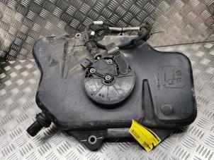 Gebruikte Adblue tank Mercedes Vito (447.6) 1.6 109 CDI 16V Prijs € 275,00 Margeregeling aangeboden door de Nollen autorecycling