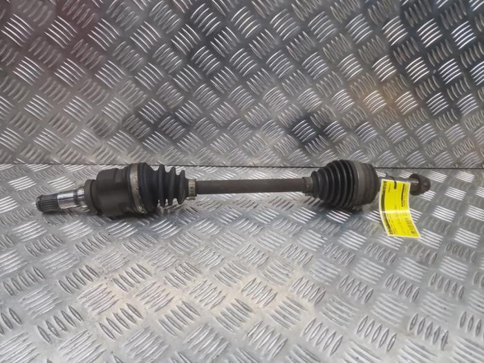 Gebruikte Aandrijfas links-voor Citroen C1 1.4 HDI Prijs € 60,00 Margeregeling aangeboden door autodemontage denollen