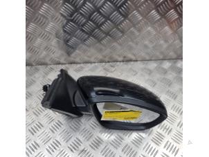 Gebruikte Buitenspiegel rechts Opel Corsa F (UB/UH/UP) 1.2 12V 75 Prijs € 200,00 Margeregeling aangeboden door de Nollen autorecycling