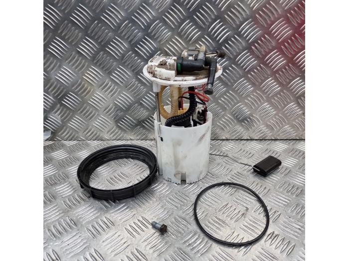 Gebruikte Tank element Pomp Renault Trafic (1FL/2FL/3FL/4FL) 1.6 dCi 90 Prijs € 75,00 Margeregeling aangeboden door autodemontage denollen