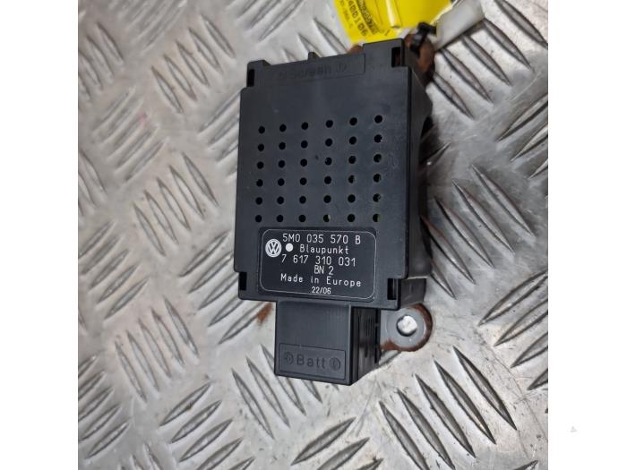 Gebruikte Radio module Volkswagen Golf V (1K1) 1.4 GT 16V Prijs € 9,95 Margeregeling aangeboden door autodemontage denollen