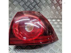 Gebruikte Achterlicht rechts Volkswagen Golf V (1K1) 1.4 GT 16V Prijs € 30,00 Margeregeling aangeboden door de Nollen autorecycling